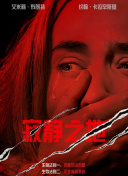 干爸一唱歌，女儿都听醉了，痴痴地望着干爸，看来小杰多了一个年纪最小的星星呀！